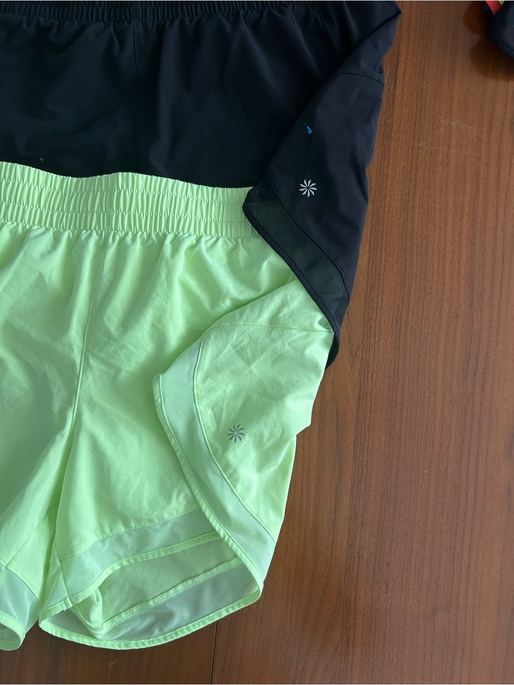 Athleta Mesh Racer Run Short 4“ Lot of 2 Black & Yellow Green - Picture 2 of 7